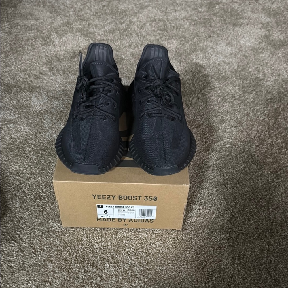 Yeezy Boost 350 V2 Black Sneakers